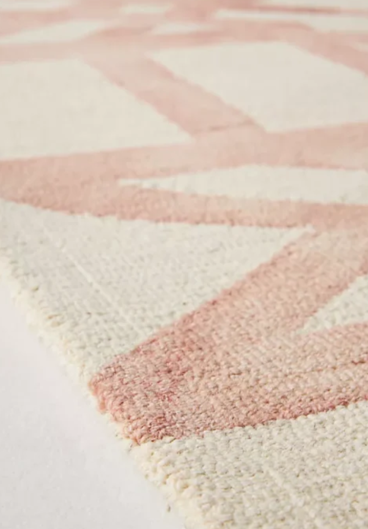 Blush Serenity Tufted Rug: Pink & Ivory Elegance