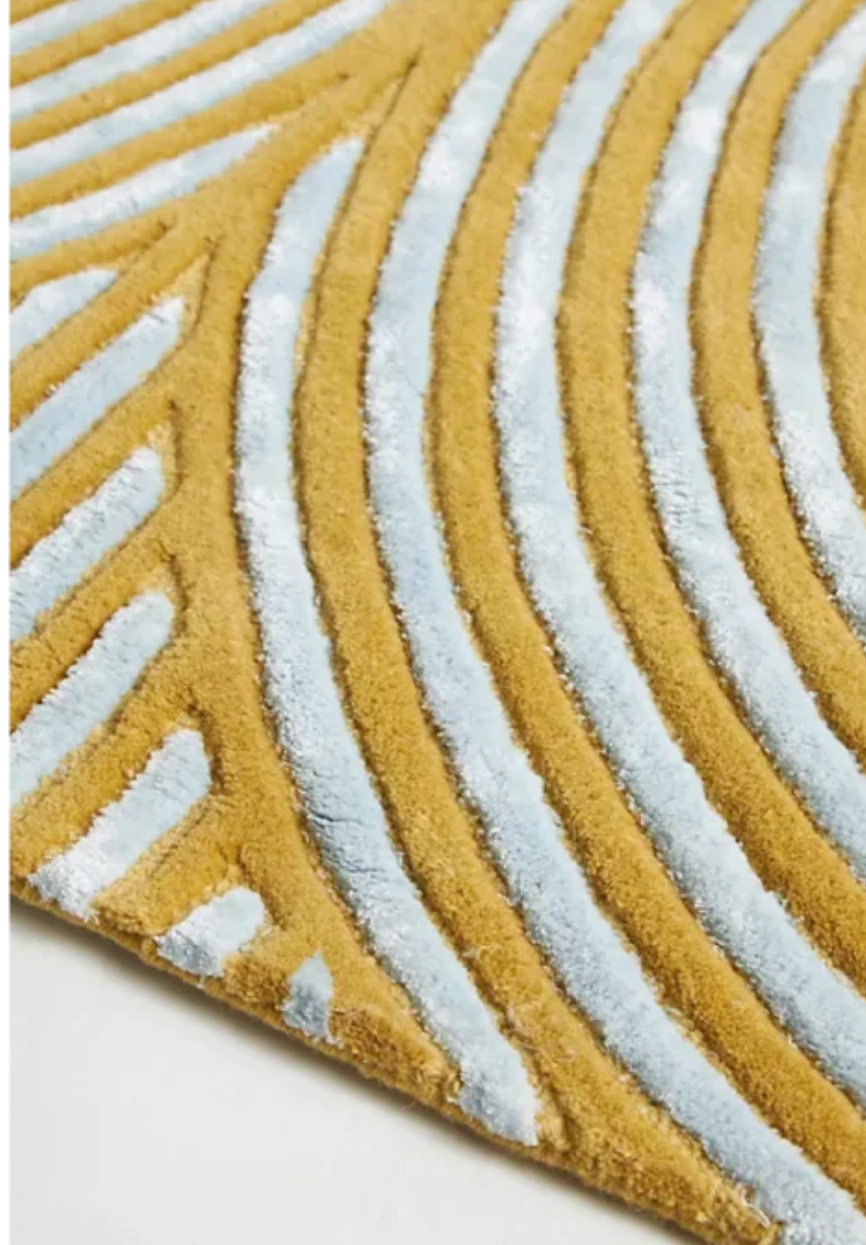 Radiance Tufted Rug: Yellow & White Harmony
