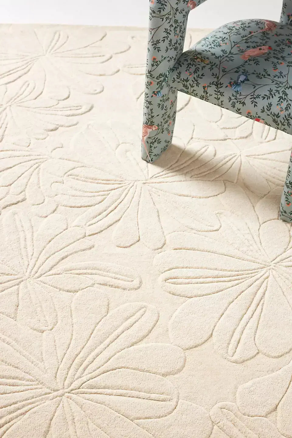 IVORY Hand-Tufted Sculpted Daisy Rug