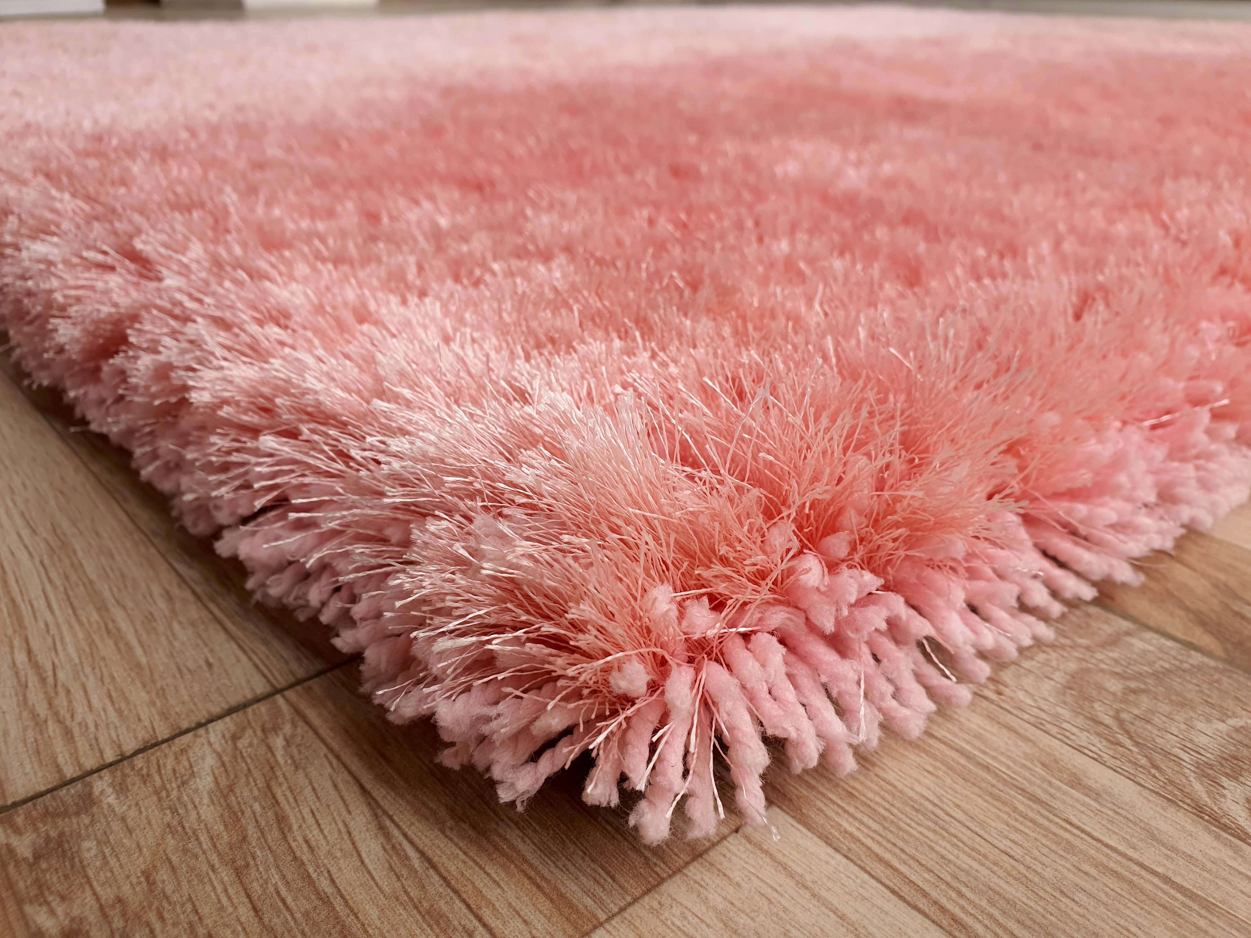 Luxurious PINK Shaggy Rugs for Home Decor