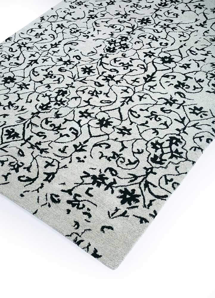 Natural White/Ebony Hand Tufted Rugs