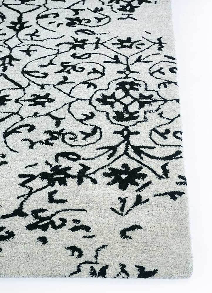 Natural White/Ebony Hand Tufted Rugs