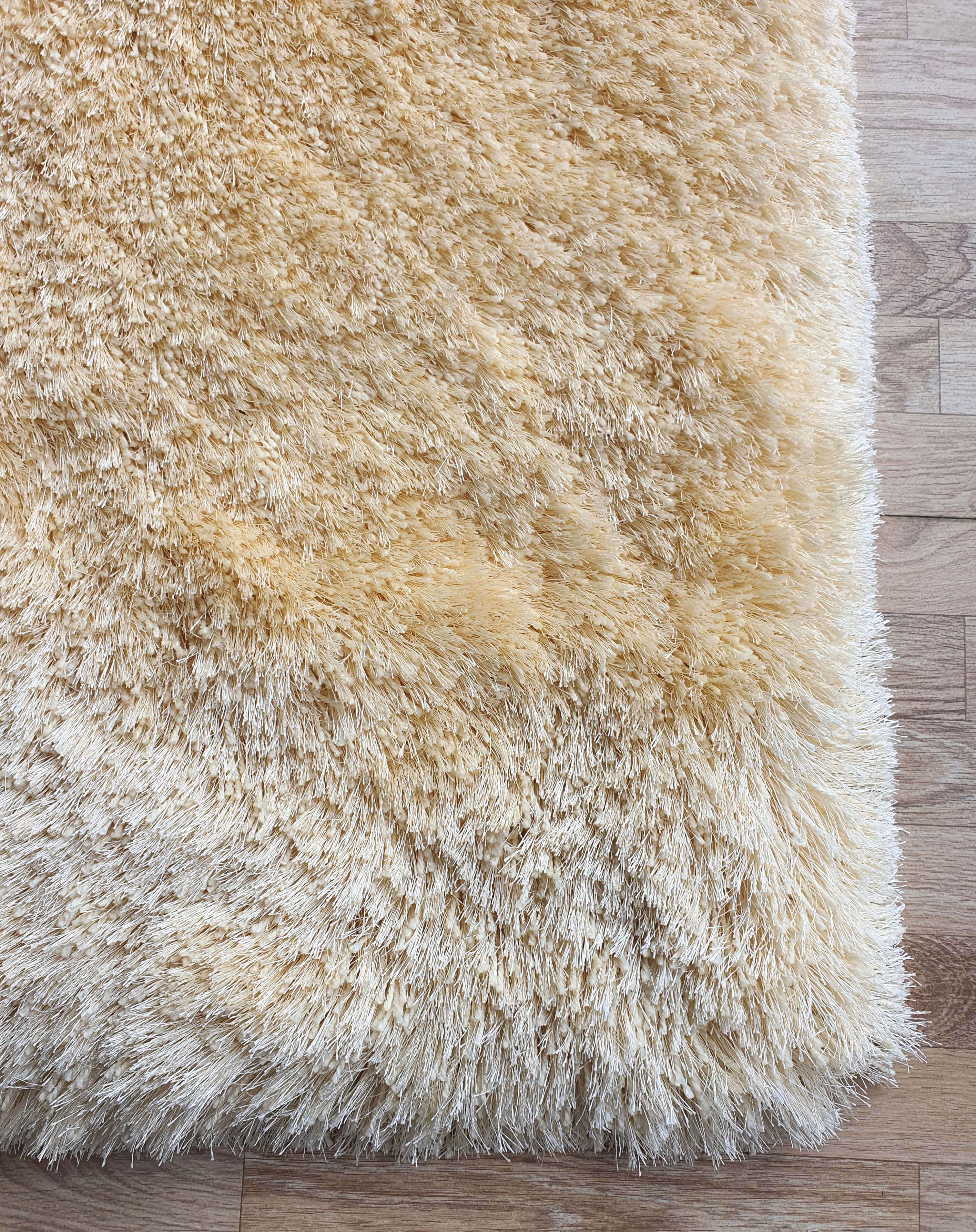 Cream Shaggy Rugs And Carpet Luxurious Round and Rectangular Shapes for Elegant Home Decor.