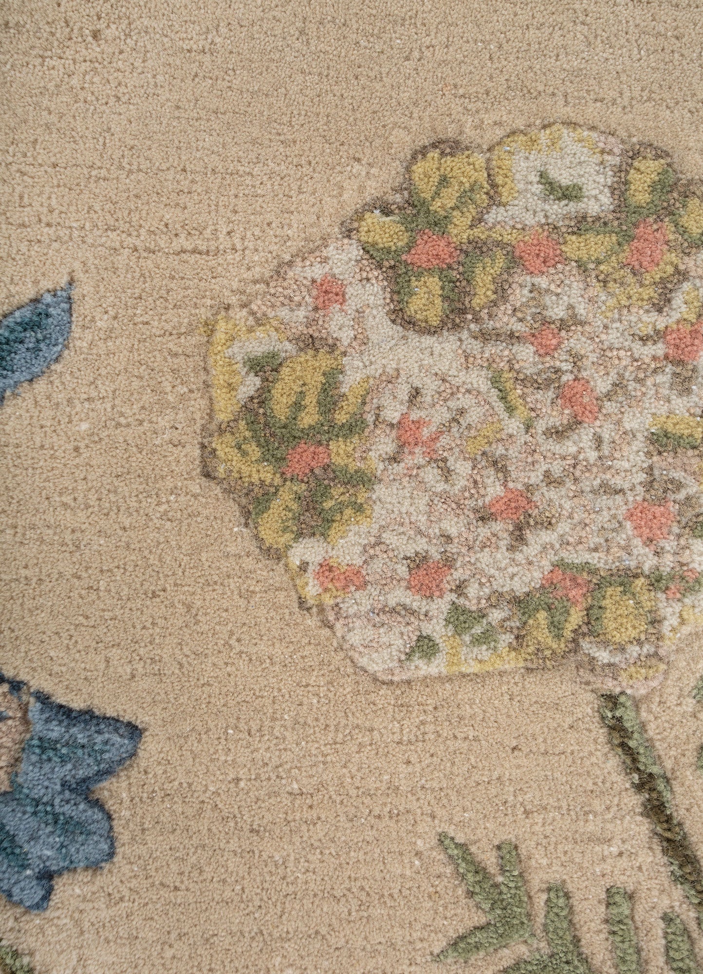 Botanical Charm Hand-Tufted Rug