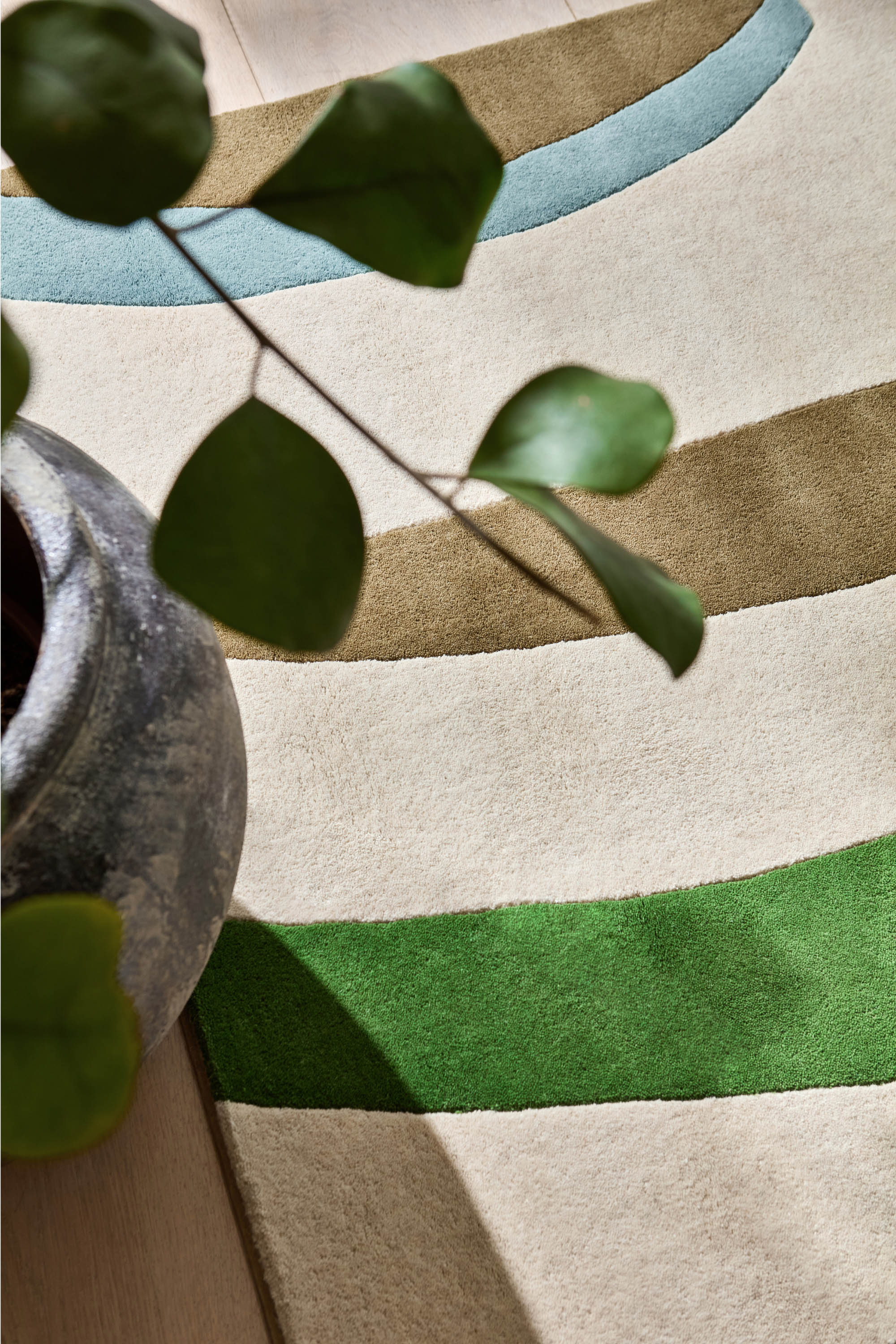 Organic Harmony Hand-Tufted Rug: A Celebration of Artistic Design