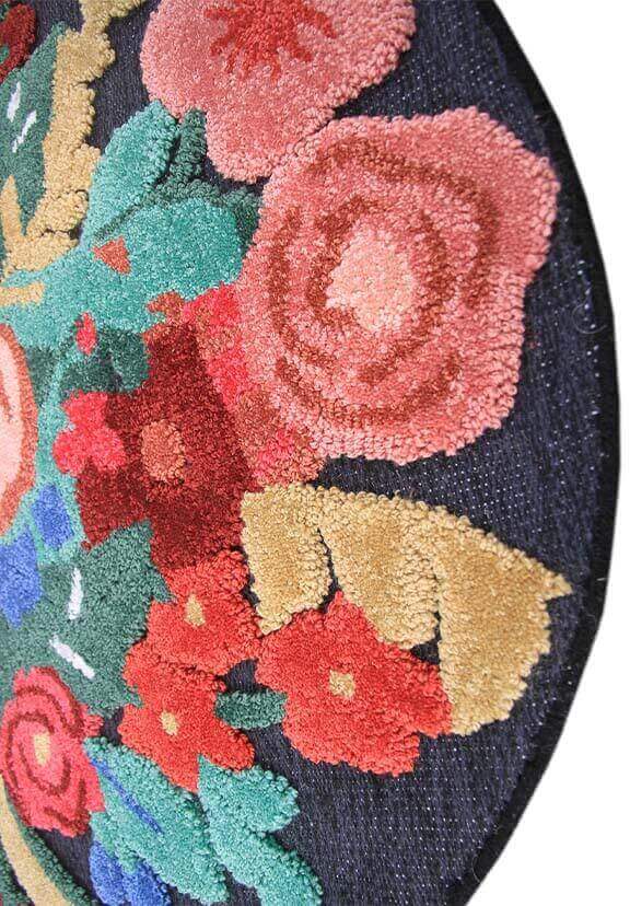 Black Dahlia Round Rug